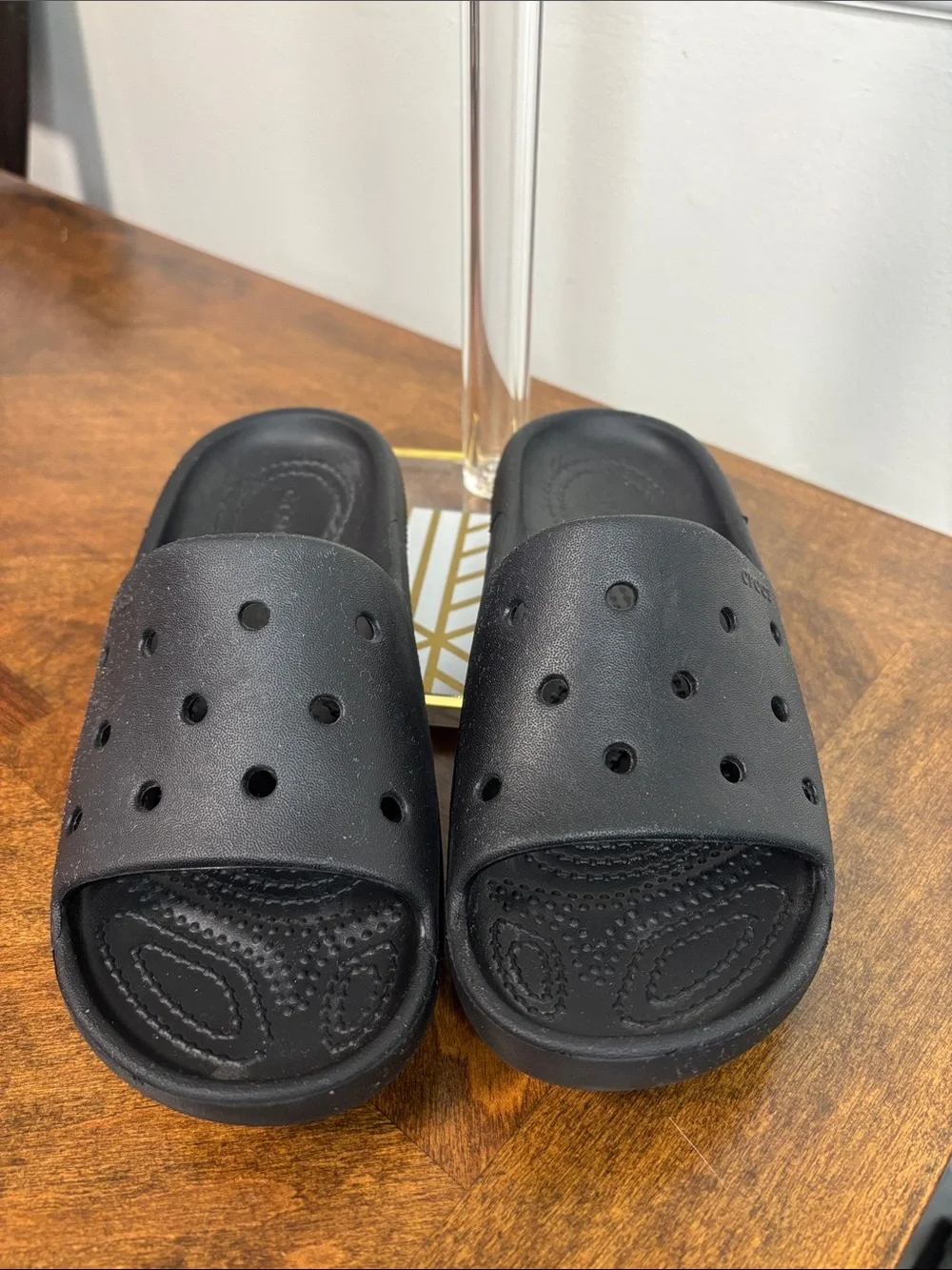 CROCS i’m friendly